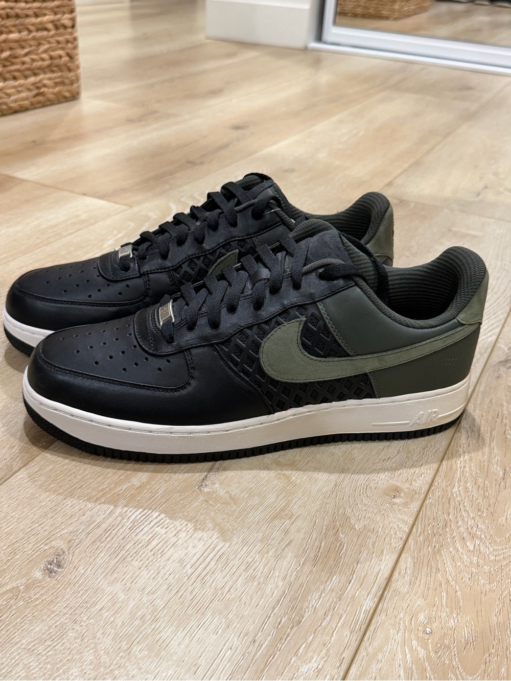 Nike Air Force 1 Low Premium
Birds Nest Black Olive- brand new